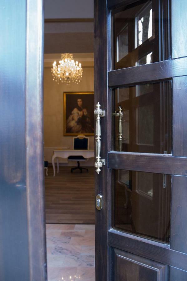 Hotel Boutique Vila Lakastel سِنايا المظهر الخارجي الصورة